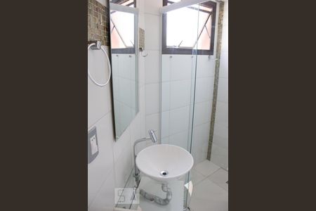 Banheiro da suíte de apartamento para alugar com 1 quarto, 48m² em Cambuí, Campinas