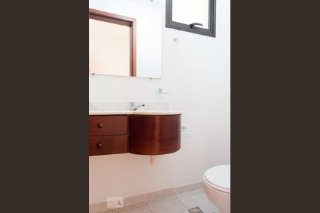 Lavabo de apartamento para alugar com 1 quarto, 68m² em Cambuí, Campinas