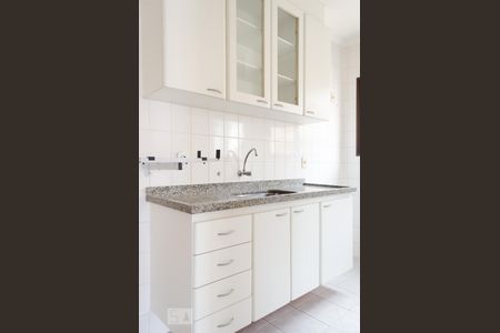 Cozinha de apartamento para alugar com 1 quarto, 68m² em Cambuí, Campinas
