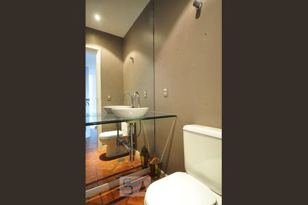 lavabo de apartamento para alugar com 4 quartos, 236m² em Vila Suzana, São Paulo