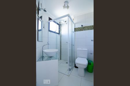Banheiro de apartamento para alugar com 1 quarto, 48m² em Cambuí, Campinas