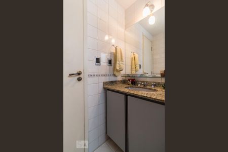 Banheiro de apartamento para alugar com 2 quartos, 65m² em Perdizes, São Paulo