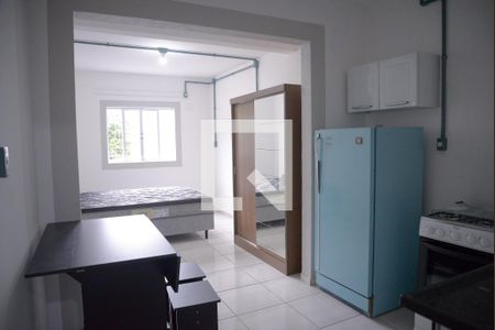 Cozinha de kitnet/studio para alugar com 1 quarto, 28m² em Marechal Rondon, Canoas