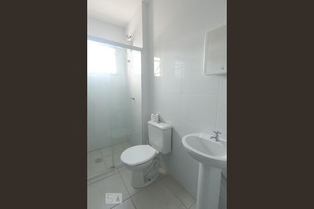 Banheiro de apartamento para alugar com 2 quartos, 70m² em Canasvieiras, Florianópolis