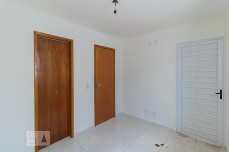 Suíte 1 de casa de condomínio para alugar com 2 quartos, 57m² em Vila Talarico, São Paulo