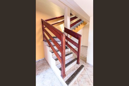 Escada de casa para alugar com 3 quartos, 279m² em Jardim do Sol, Campinas