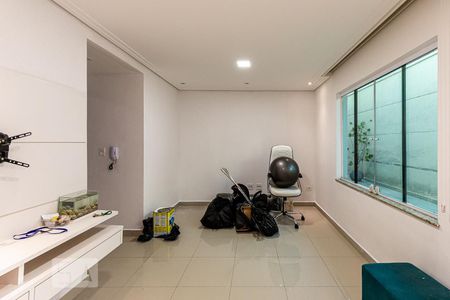 Sala de casa de condomínio para alugar com 2 quartos, 90m² em Jardim Rossin, São Paulo