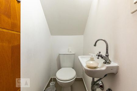 Lavabo de casa de condomínio para alugar com 2 quartos, 90m² em Jardim Rossin, São Paulo