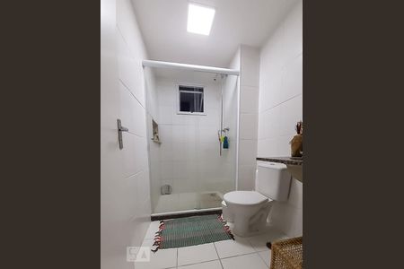 Banheiro social de apartamento para alugar com 2 quartos, 58m² em Jardim Flor da Montanha, Guarulhos