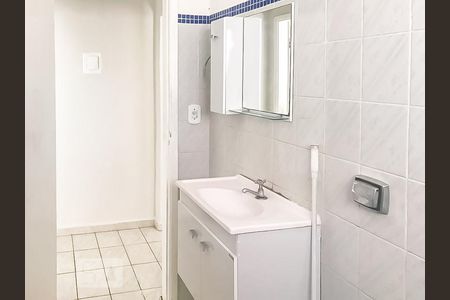 Banheiro de kitnet/studio para alugar com 1 quarto, 35m² em Barão Geraldo, Campinas
