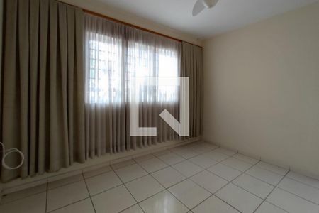 Sala de casa para alugar com 4 quartos, 225m² em  Jardim Leonor, Campinas