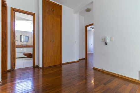 Hall dos quartos de casa para alugar com 4 quartos, 237m² em Jardim Chapadão, Campinas