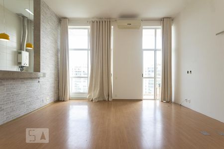 Sala de apartamento para alugar com 1 quarto, 73m² em Barra da Tijuca, Rio de Janeiro
