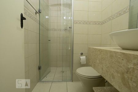 banheiro de casa de condomínio para alugar com 2 quartos, 78m² em Vila Granada, São Paulo