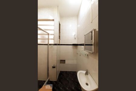Banheiro Social de kitnet/studio para alugar com 1 quarto, 25m² em Piedade, Rio de Janeiro