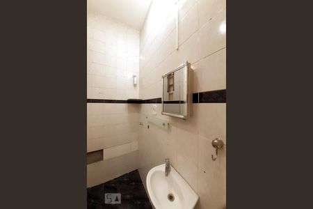 Banheiro Social de kitnet/studio para alugar com 1 quarto, 25m² em Piedade, Rio de Janeiro