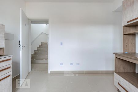 Sala e Cozinha de kitnet/studio para alugar com 1 quarto, 25m² em Cajuru, Curitiba