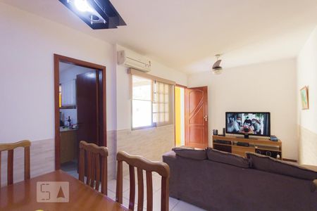 Sala de casa à venda com 2 quartos, 170m² em Pechincha, Rio de Janeiro