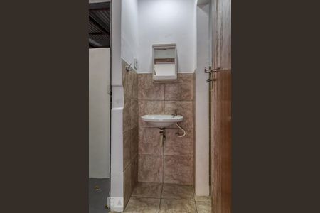 Banheiro de casa de condomínio para alugar com 1 quarto, 35m² em Santa Cândida, Curitiba