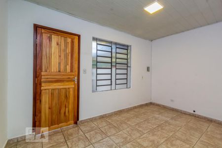 Sala de casa de condomínio para alugar com 1 quarto, 35m² em Santa Cândida, Curitiba