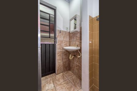 Banheiro de casa de condomínio para alugar com 1 quarto, 35m² em Santa Cândida, Curitiba
