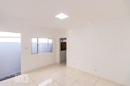 Sala de casa para alugar com 1 quarto, 50m² em São Geraldo, Belo Horizonte