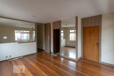 Sala de apartamento para alugar com 3 quartos, 81m² em Sagrada Família, Belo Horizonte
