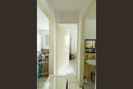Corredor de apartamento para alugar com 2 quartos, 70m² em Vila Carmosina, São Paulo