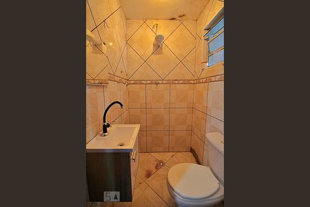 Banheiro do Quarto 1 de casa para alugar com 3 quartos, 80m² em Jardim Pilar, Mauá