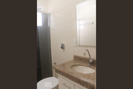 Banheiro da suíte de apartamento para alugar com 1 quarto, 50m² em Cambuí, Campinas