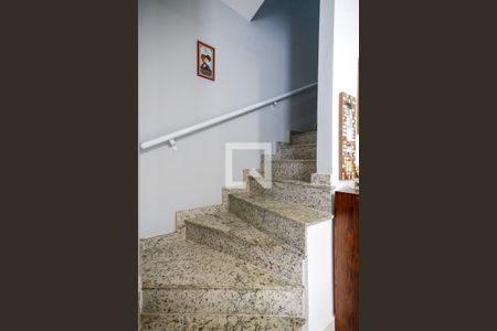 Escada Quartos de casa de condomínio para alugar com 3 quartos, 85m² em Vila Isolina Mazzei, São Paulo