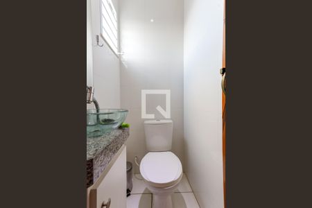 Lavabo de casa de condomínio para alugar com 3 quartos, 85m² em Vila Isolina Mazzei, São Paulo