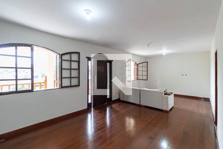 Sala 1 de casa para alugar com 5 quartos, 400m² em Etelvina Carneiro, Belo Horizonte