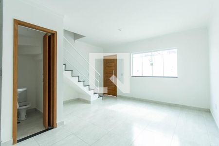 Sala de casa de condomínio para alugar com 2 quartos, 75m² em Itaquera, São Paulo