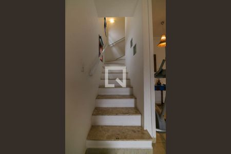 Escada de casa de condomínio à venda com 3 quartos, 157m² em Parque Monte Alegre, Taboão da Serra