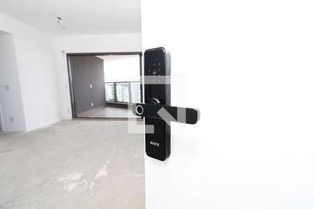 Detalhe -Fechadura Digital de apartamento para alugar com 2 quartos, 85m² em Pinheiros, São Paulo