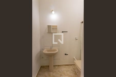Banheiro de kitnet/studio para alugar com 1 quarto, 28m² em Vila Santa Isabel, Campinas