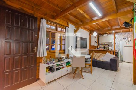 Sala de casa para alugar com 2 quartos, 82m² em Porto da Lagoa, Florianópolis