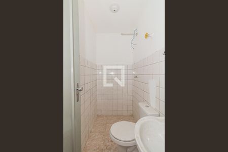 Banheiro de casa de condomínio para alugar com 1 quarto, 102m² em Parada Inglesa, São Paulo