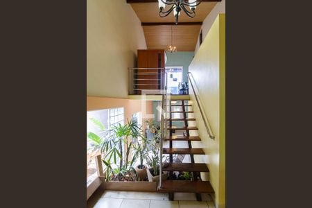 Escada de casa para alugar com 3 quartos, 192m² em Jardim Guanabara, Belo Horizonte