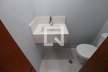 Lavabo de casa de condomínio para alugar com 2 quartos, 59m² em Vila Ede, São Paulo