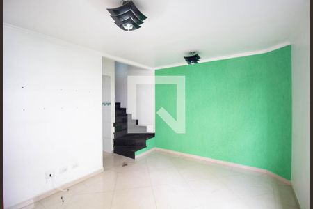 Sala de casa de condomínio à venda com 2 quartos, 79m² em Vila Carmosina, São Paulo