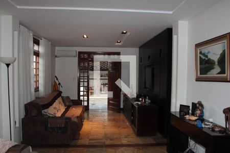 Sala de casa para alugar com 6 quartos, 391m² em Itapoã, Belo Horizonte