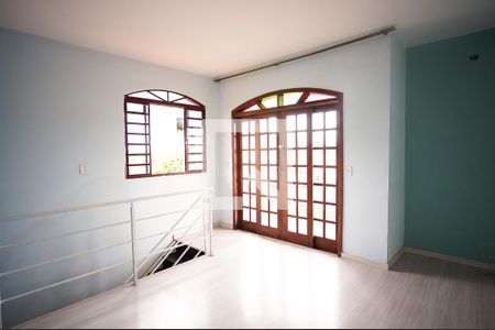 Sala 3 de casa para alugar com 3 quartos, 270m² em Planalto, Belo Horizonte