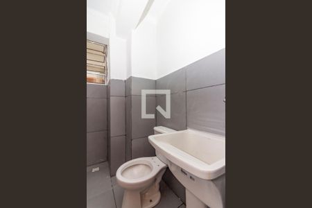 Banheiro/ área de serviço de kitnet/studio para alugar com 1 quarto, 39m² em Vila Romana, São Paulo