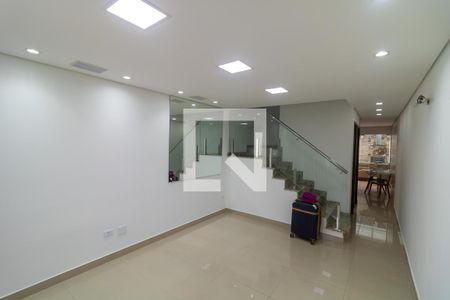 Sala de casa de condomínio para alugar com 2 quartos, 110m² em Vila Ré, São Paulo