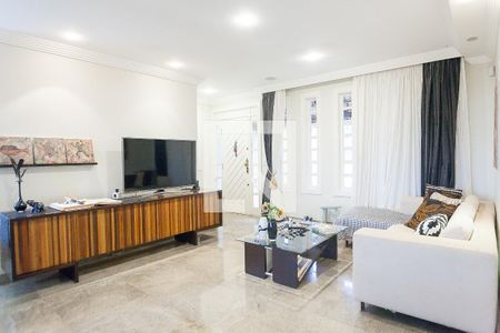 Sala de casa de condomínio para alugar com 4 quartos, 450m² em Parque do Engenho, Nova Lima