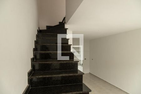 Escada de casa de condomínio à venda com 2 quartos, 60m² em Parque Boturussu, São Paulo