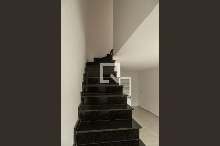 Escada de casa de condomínio à venda com 2 quartos, 60m² em Parque Boturussu, São Paulo