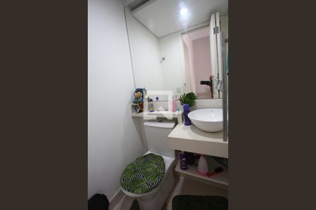 Banheiro de casa de condomínio para alugar com 3 quartos, 82m² em Parque Munhoz, São Paulo